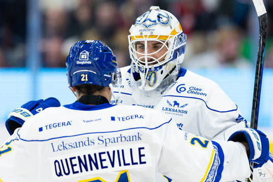 Leksands målvakt Mantas Armalis jublar ihop med John
