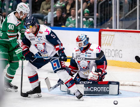 Rögles Oskar Stål-Lyrenäs  oroar framför Linköpings