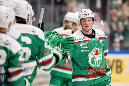 Rögles Oskar Stål-Lyrenäs jublar