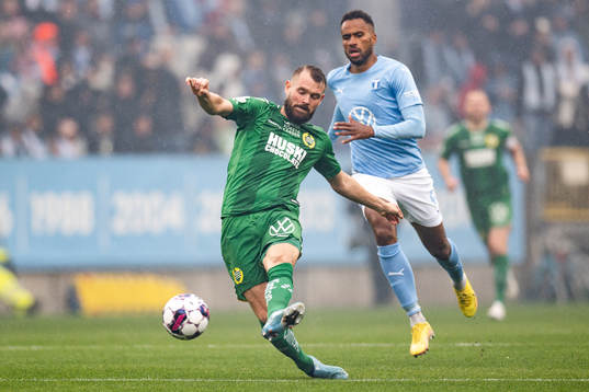 Hammarbys Mads Fenger Nielsen och Malmö FFs Isaac Kiese