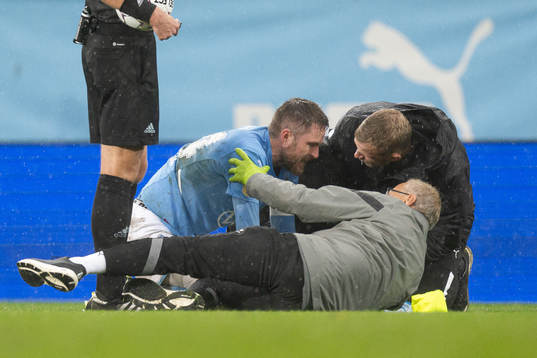 Malmö FFs Lasse Nielsen har ont