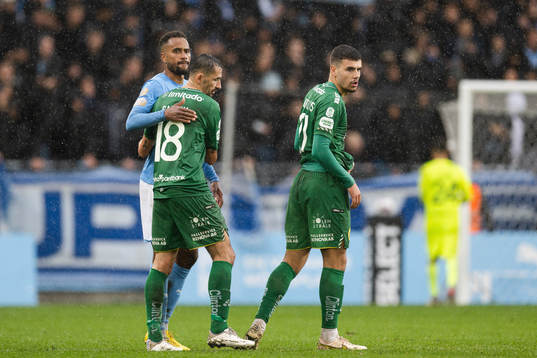 Malmö FFs Isaac Kiese Thelin med Hammarbys Loret Sadiku