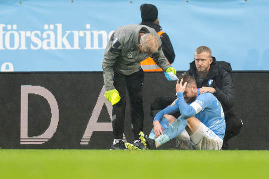 Malmö FFs Lasse Nielsen har ont