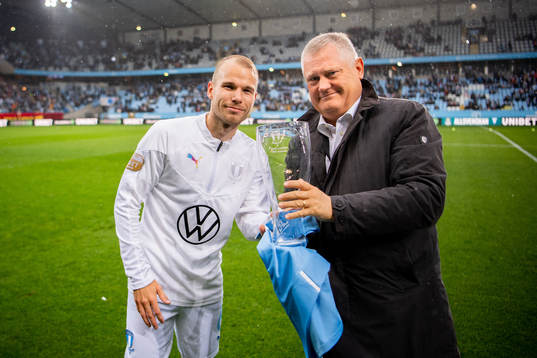 Malmö FFs Oscar Lewicki uppmärksammas för 300 spelade