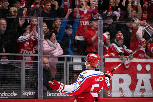 Timrås Jonathan Dahlén jublar