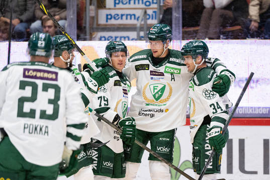 Färjestads Michael Lindqvist och Victor Ejdsell jublar