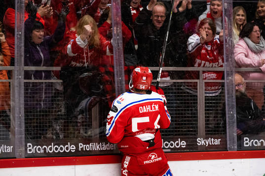 Timrås Jonathan Dahlén jublar