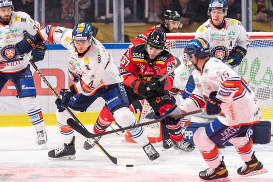 Växjös Keegan Lowe och Luleås Konstantin Komarek