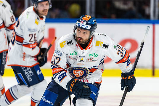 Växjös Lukas Bengtsson jublar