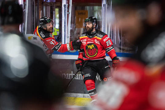 Luleås Leo Komarov och Jack Connolly jublar
