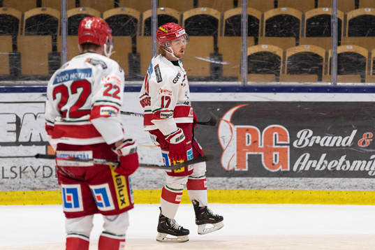 Modos Adam Pettersson och Riley Woods jublar