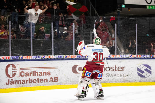 Modos målvakt Kristers Gudlevskis jublar