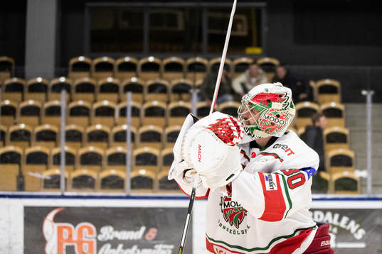 Modos målvakt Kristers Gudlevskis jublar