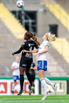Växjös Evelyn Ijeh och IFK Norrköpings Ebba Handfast