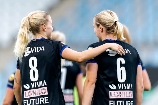 Växjös Olivia Mattsson och Alexandra Jonasson jublar