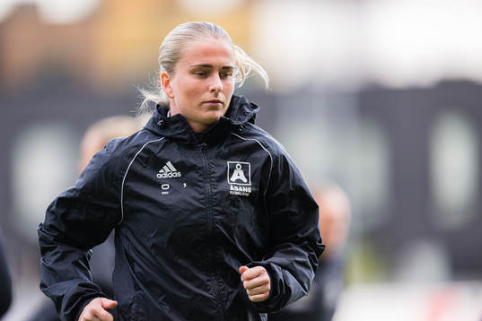 Ida Skaar Kroken of Åsane warms up