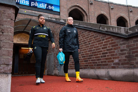 AIKs Serina Iddrisu Backmark och Milla-Maj Majasaari