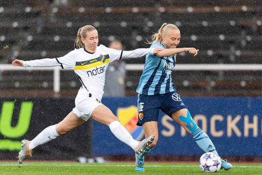AIKs Sara Nordin och Djurgårdens Stinalisa Johansson
