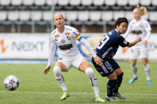 Häckens Filippa Curmark och Linköpings Yuka Momiki