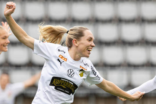 Häckens Elin Rubensson jublar