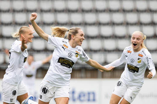 Häckens Elin Rubensson jublar