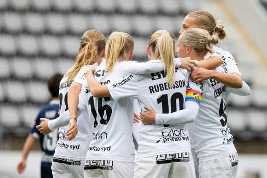 Häckens spelare jublar