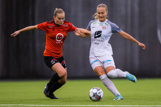 Bläddra bland fler bilder av Football, Toppserien, Åsane - Arna-Bjørnar