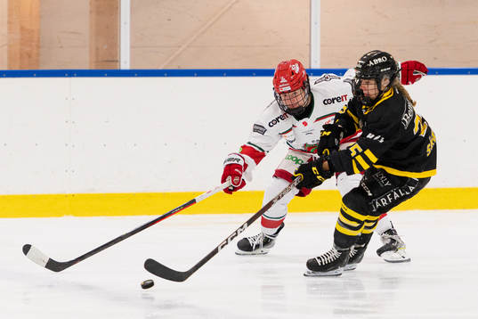 Modos Lina Ljungblom och AIKs Olivia Lindstedt