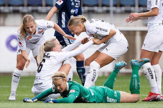 Bläddra bland fler bilder av Fotboll, Damallsvenskan, Linköping - Häcken