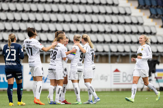 Häckens spelare jublar