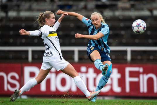 AIKs Olivia Lindstedt och Djurgårdens Stinalisa Johansson