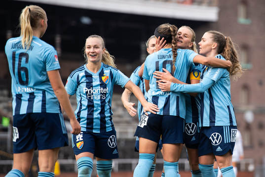 Djurgårdens Tove Almqvist, Nellie Lilja och Ebba Hed jublar