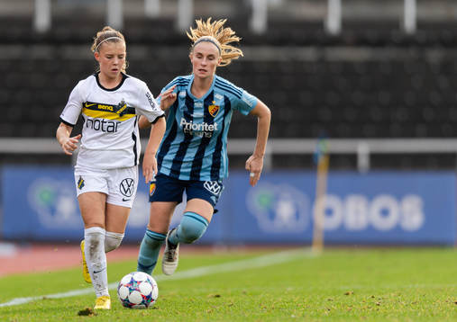 AIKs Matilda Nilden och Djurgårdens Kamilla Lilhammer