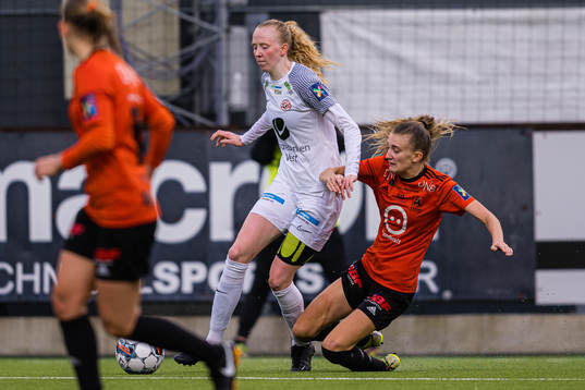 Tomine Svendheim of Arna-Bjørnar and Synne Eide