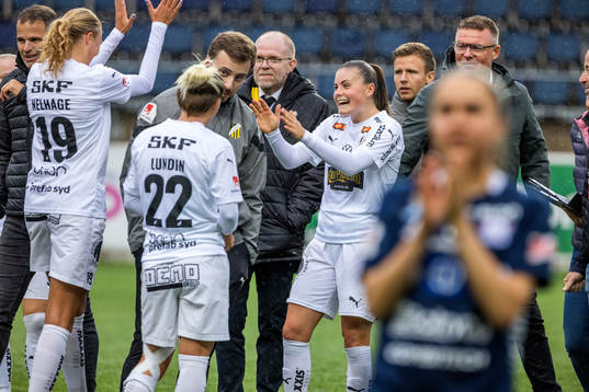 Häckens Hanna Wijk jublar med lagkamrater
