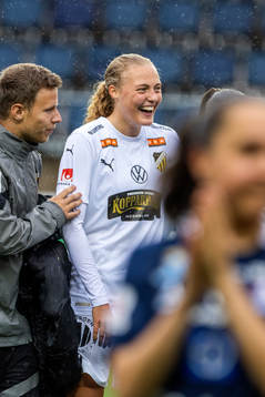 Häckens Elma Junttila Nelhage jublar