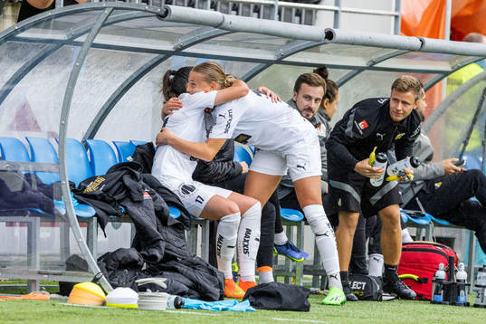 Häckens Anna Julia Csiki och Stine Larsen