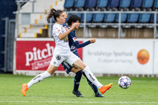 Häckens Anna Julia Csiki och Linköpings Saori Takarada