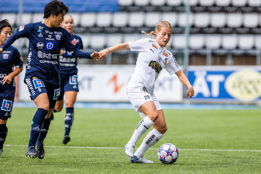 Linköpings Saori Takarada och Häckens Anna Anvegård