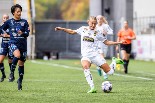Linköpings Saori Takarada och Häckens Stine Larsen