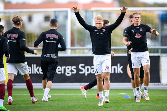 Qvidings Pontus Olsson före fotbollsmatchen i Ettan södra