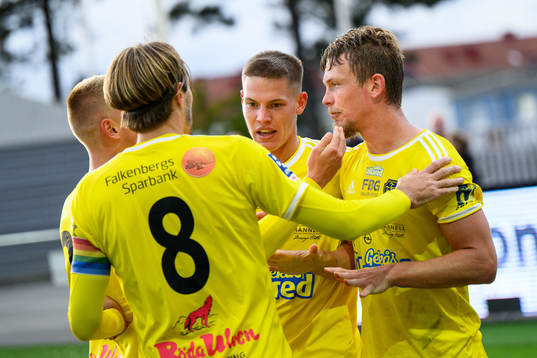 Falkenbergs Robin Hofsö jublar