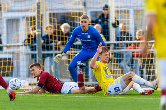 Qvidings Rinor Zenulla och Falkenbergs Robin Hofsö