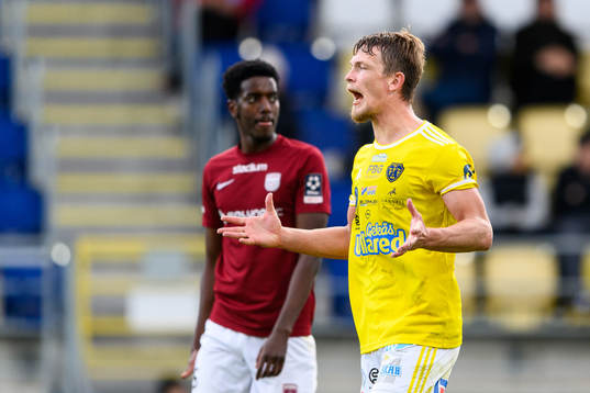 Falkenbergs Robin Hofsö reagerar