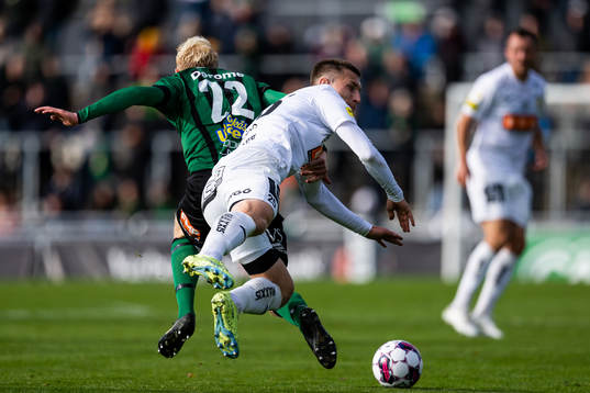 Varbergs Andre Boman och Häckens Kristoffer Lund Hansen