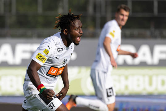 Häckens Ibrahim Sadiq jublar