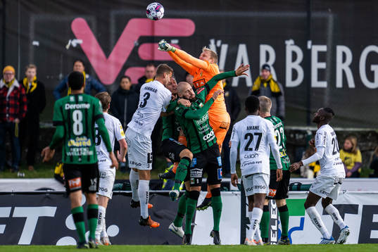 Häckens Johan Hammar och målvakt Peter Abrahamsson
