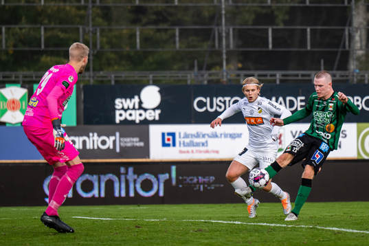 Varbergs målvakt Fredrik Andersson och Anton Liljenbäck