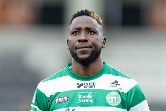 Västerås SKs Frederic Nsabiyumva innan  fotbollsmatchen i
