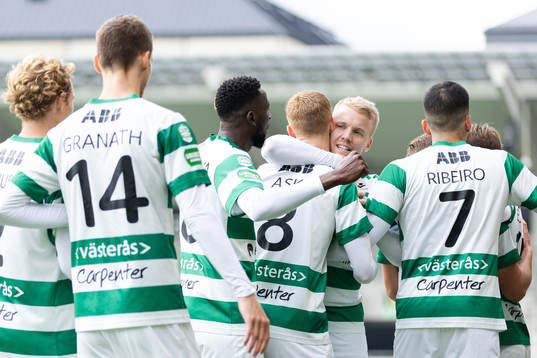 Västerås SKs Simon Johansson jublar